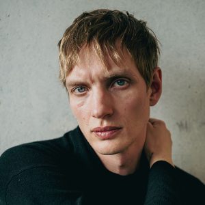 Paul-Boche_Credit_Luca-Froehlingsdorf_Lilie2a-PR_klein Paul-Boche_Credit_Luca-Froehlingsdorf_Lilie2a-PR_klein